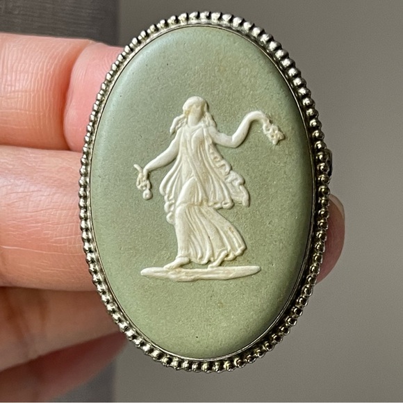 WEDGEWOOD | Sterling Silver Frame | Green Jasperware "Dancing" Brooch Pin 1970's - Picture 12 of 14